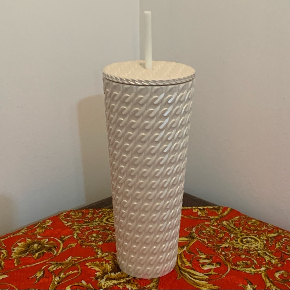 *NWT* Starbucks 24 oz Matte Cream Sheen Cable Knit Venti Tumbler - Fall 2025 - Picture 4 of 6